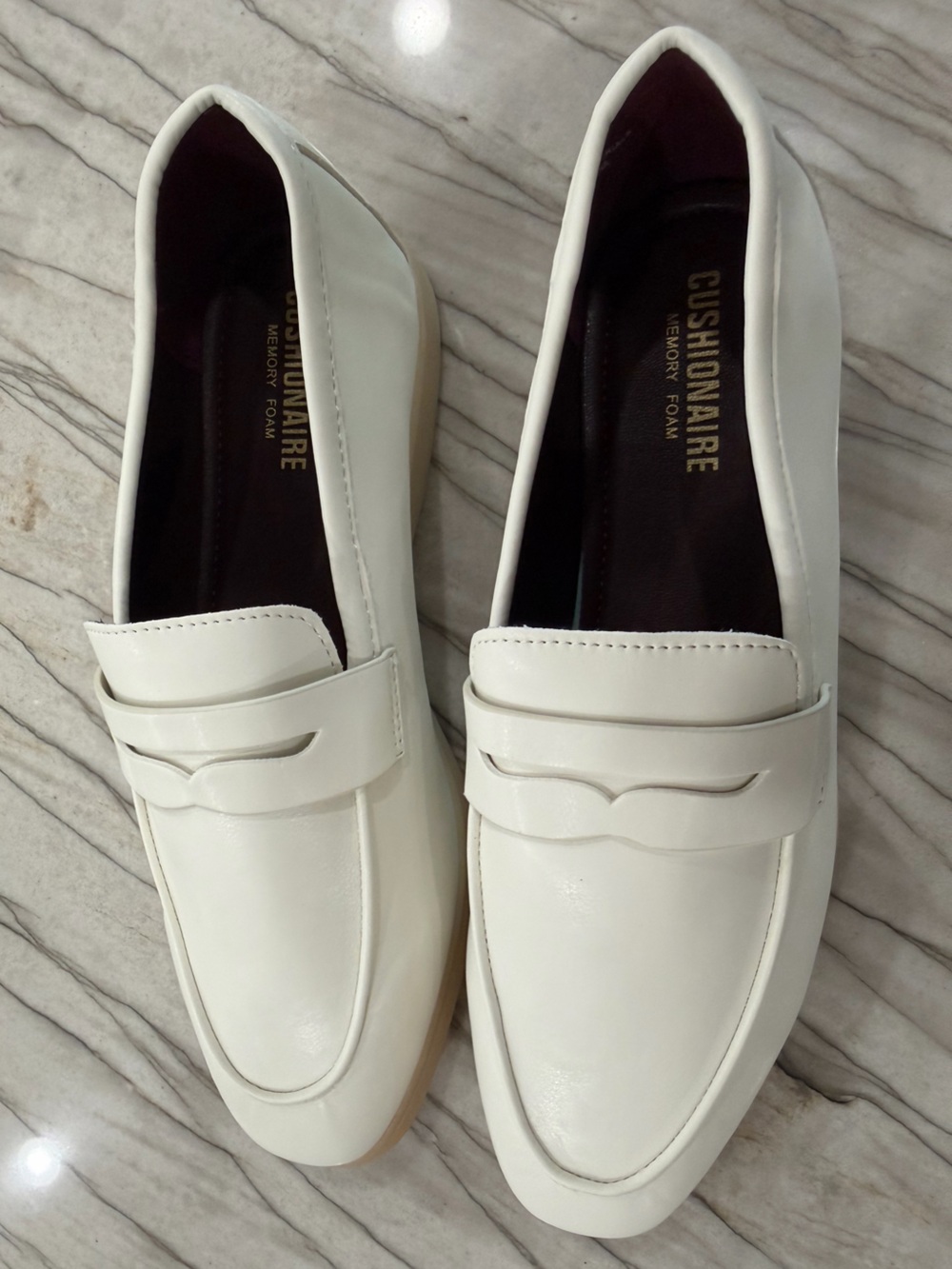 CUSHIONAIRE Jetset Off White Penny Loafers Memory Foam Women’s Size 8W
